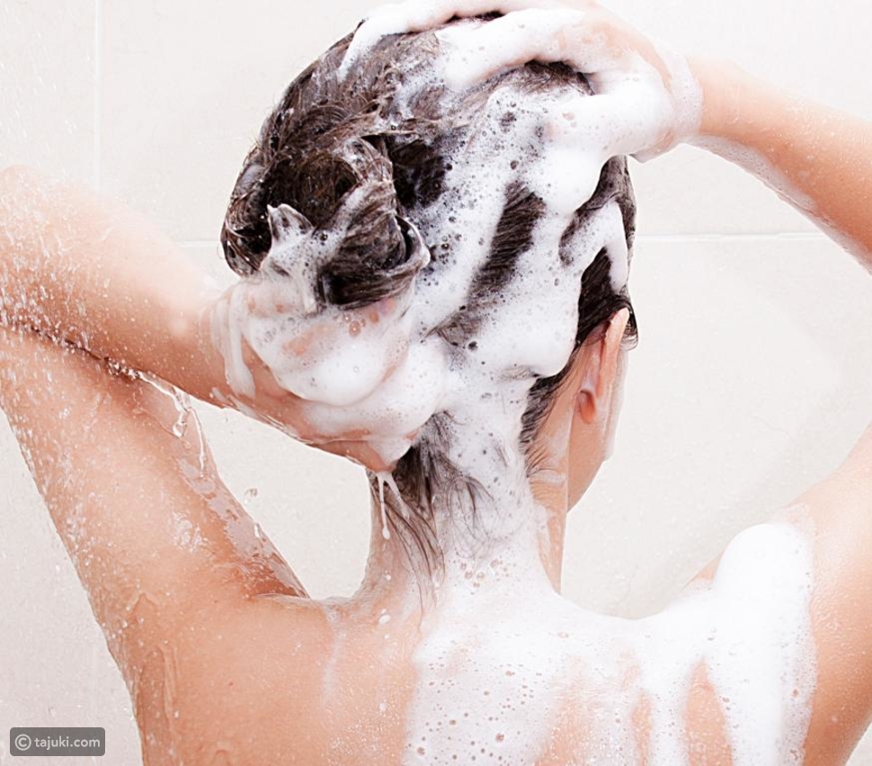 غسل الشعر وقت الدورة الشهرية تاجك